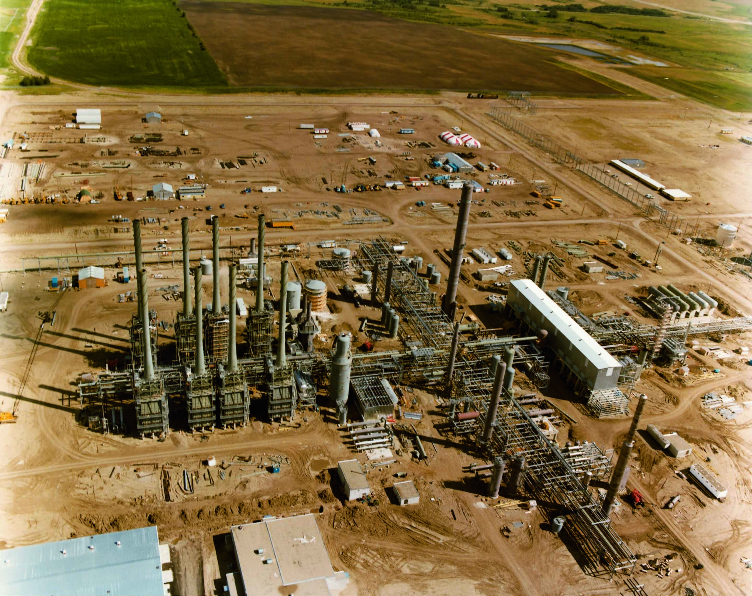 A view of E1, NOVA’s first ethylene facility, shortly before completion.